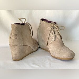 TOMS Kala Women's Suede Desert Wedges Sz 8.5 very nice